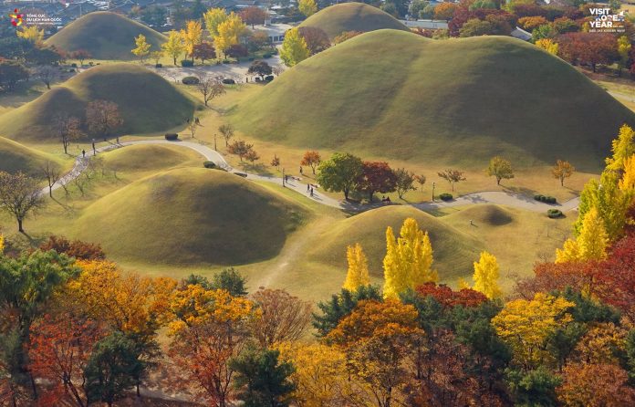Tham quan Khu lăng mộ cổ Daereungwon - Daereungwon Ancient Tombs - 천마총 (대릉원)