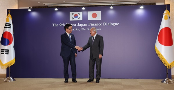Hàn Quốc và Nhật Bản họp tìm giải pháp cho sự biến động mạnh của thị trường ngoại hối